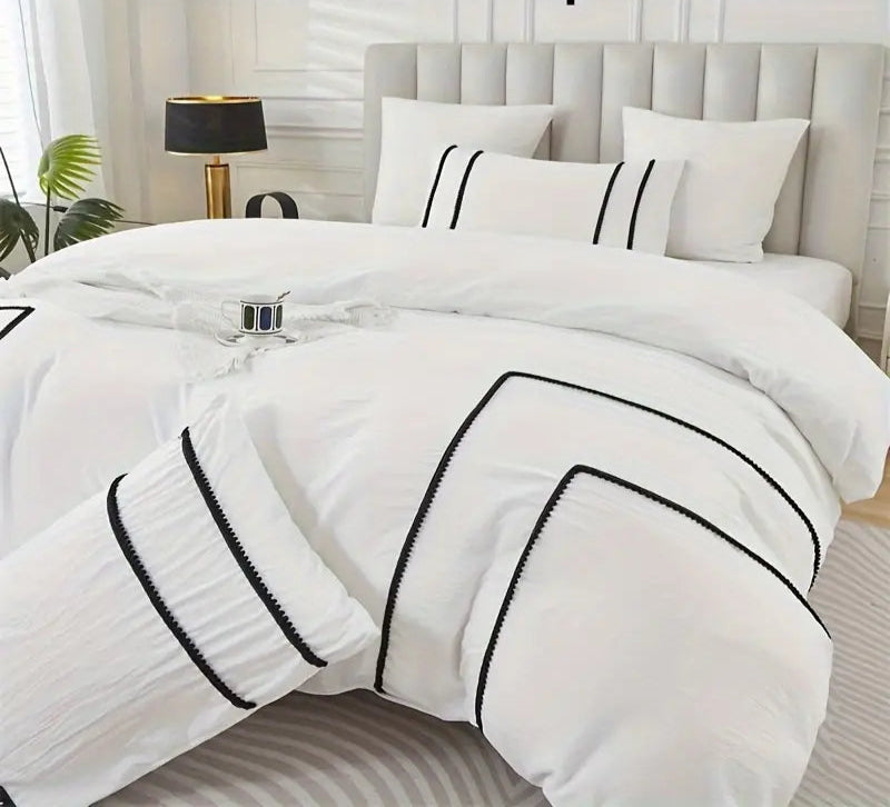 Corner Bliss Small Pom Lace Cotton Duvet Cover Set