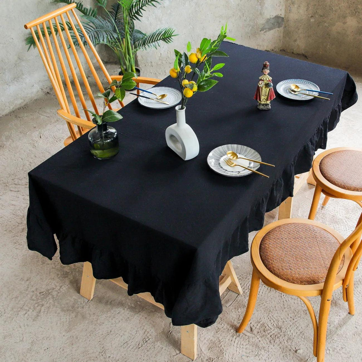 Flounce Stitching Cotton Table Covers-Black