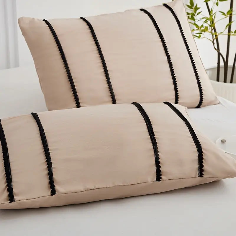 Corner Bliss Small Pom Lace Cotton Duvet Cover Set