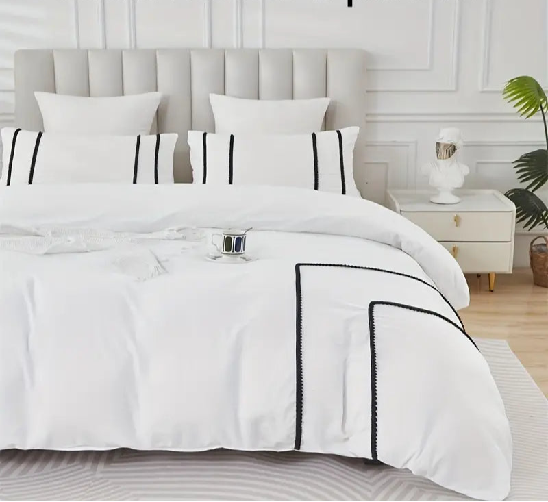 Corner Bliss Small Pom Lace Cotton Duvet Cover Set